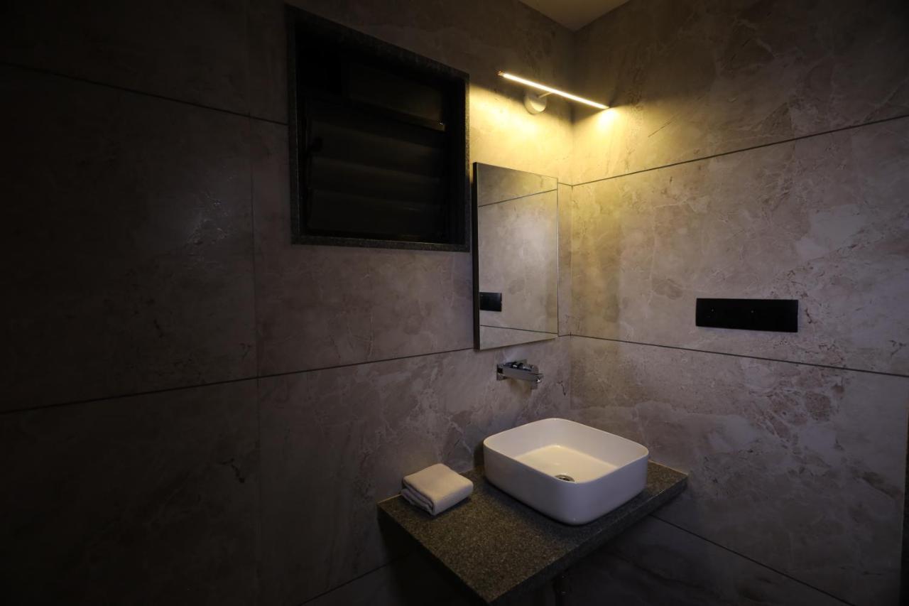 Lords Eco Inn Navsari Ngoại thất bức ảnh