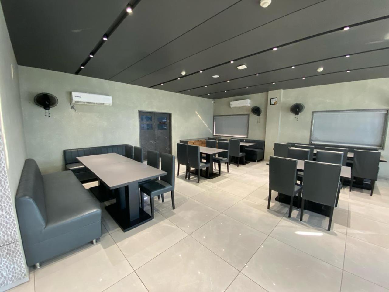 Lords Eco Inn Navsari Ngoại thất bức ảnh