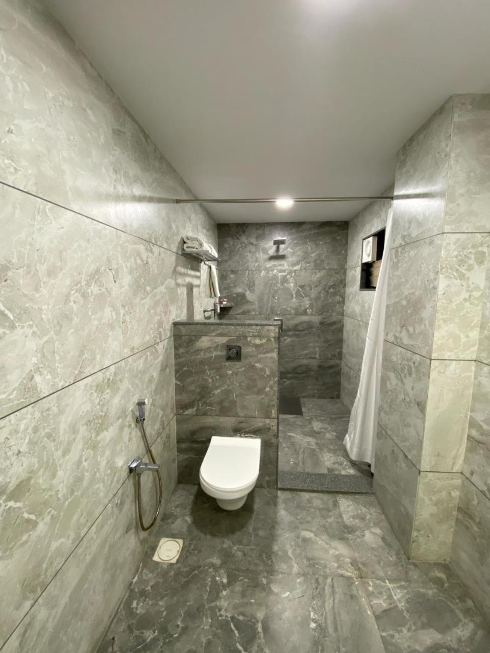 Lords Eco Inn Navsari Ngoại thất bức ảnh