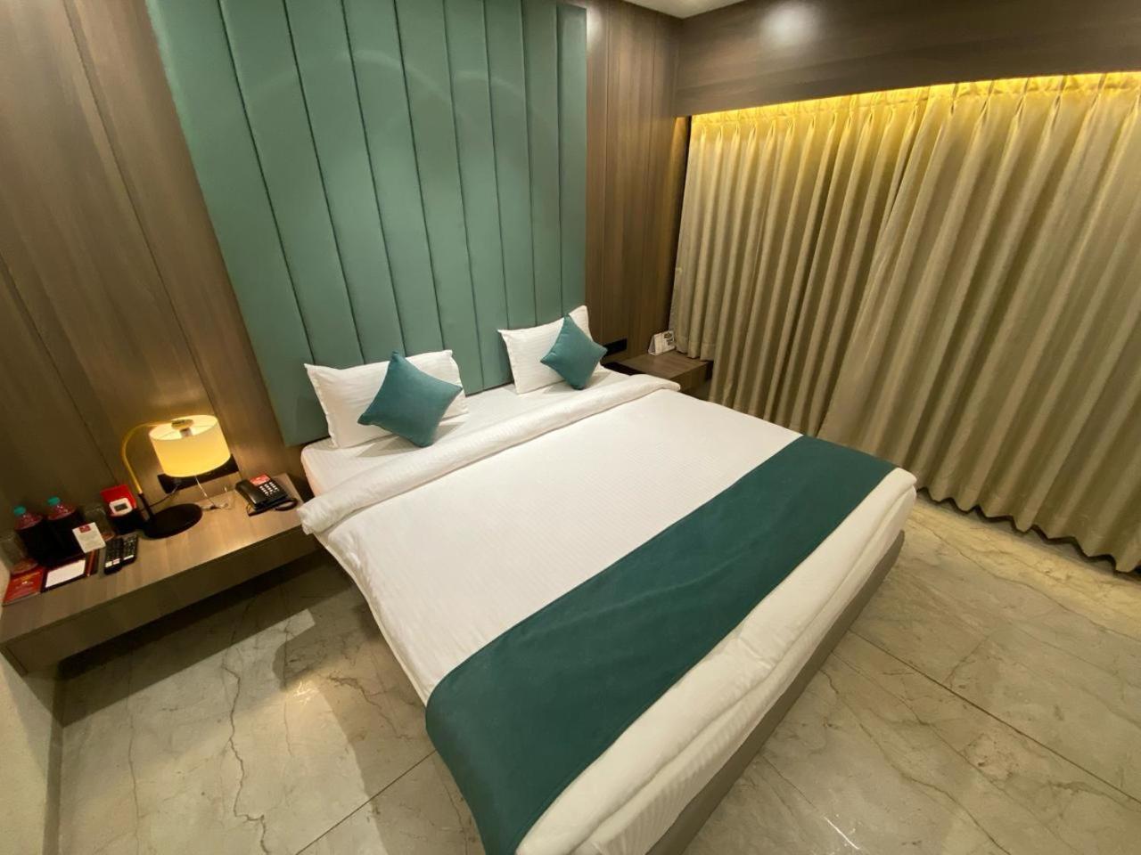Lords Eco Inn Navsari Ngoại thất bức ảnh