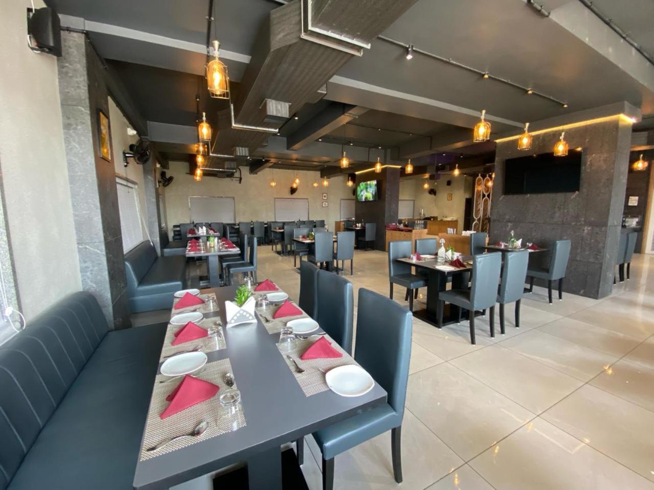 Lords Eco Inn Navsari Ngoại thất bức ảnh